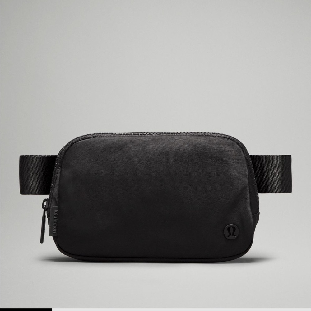 Lululemon Everywhere Belt Bag/cross body bag
